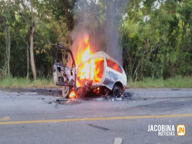 Jacobina: Acidente com carro deixou duas pessoas mortas na BR-324