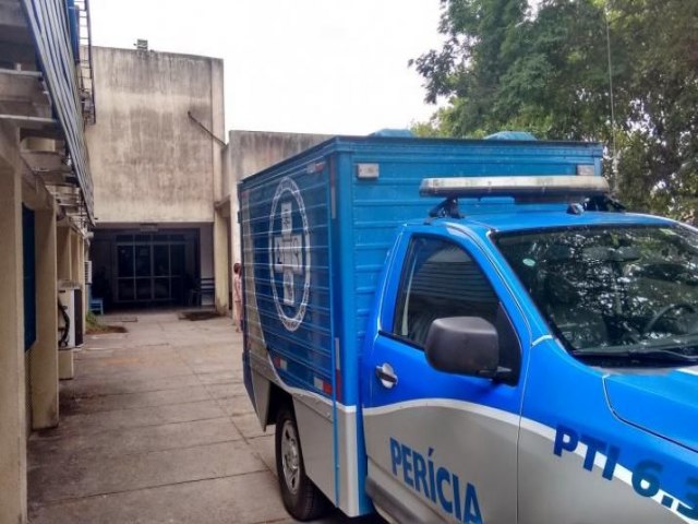 Jovem morre aps ser baleado em frente a condomnio no bairro Mangabeira