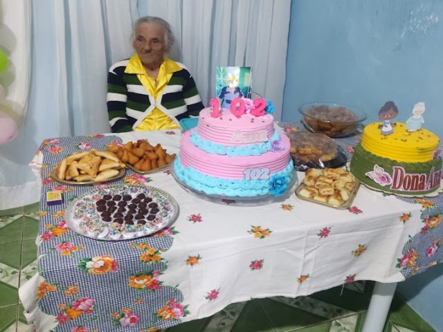 VRZEA DO POO - MATRIARCA DA FAMLIA COMPLETA 102 ANOS