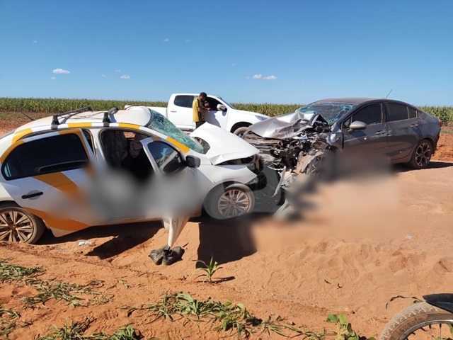 LEM-BA: Coliso frontal entre dois carros deixa feridos na zona rural