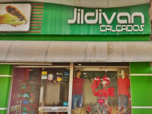 Vista-se na moda comprando em JIDIVAN CALÇADOS E CONFECÇÕES  e curta o São João