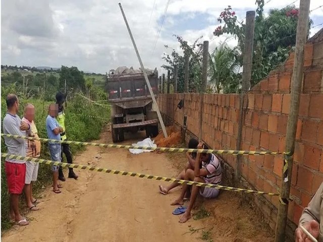 Dois trabalhadores morrem eletrocutados na zona rural de serrinha