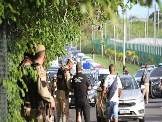 Sequestradores que estavam na mira policial so presos em avenida de Salvador