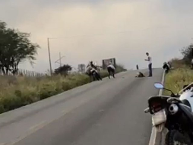 Coliso entre moto e bicicleta deixa dois feridos na BA-120, em Queimadas