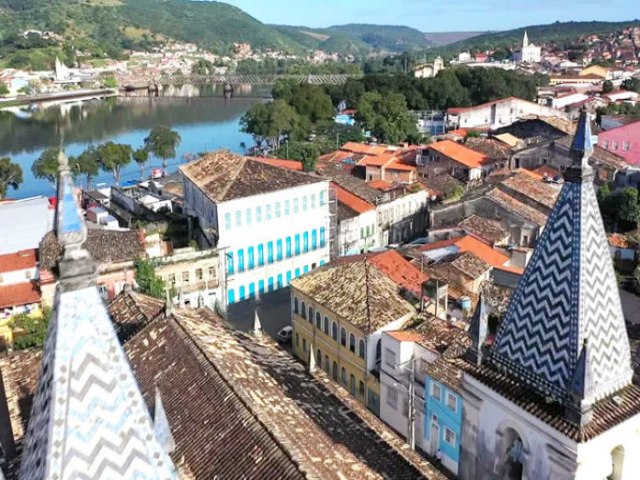 Padre  sequestrado e assaltado em Cachoeira aps ser enganado com pedido de orientao espiritual; O veculo da diocese foi levado pelos bandidos