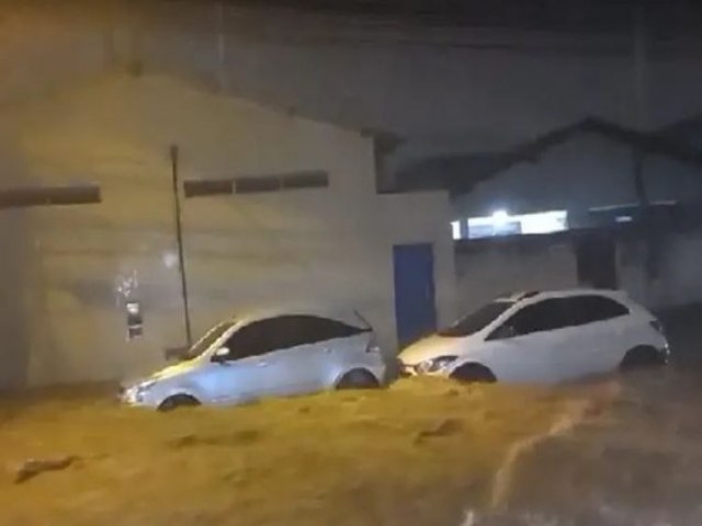 Tempestade causa destruio em Brumado