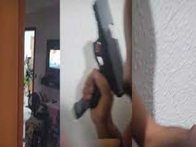 Suspeitos invadem casa e fazem famlia refm em Lauro de Freitas; criana est entre as vtimas