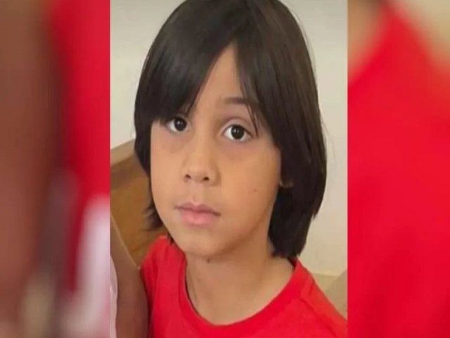 Criança de 8 anos morre após ser atingida por trave solta em quadra