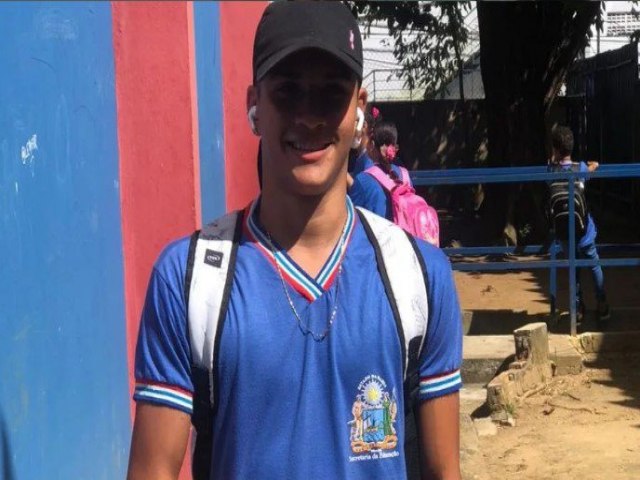Com farda de colégio estadual, jovem de 17 anos é executado a tiros em Salvador