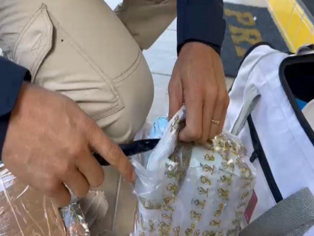 Passageiro de nibus  preso em Feira de Santana (BA) com mochila 