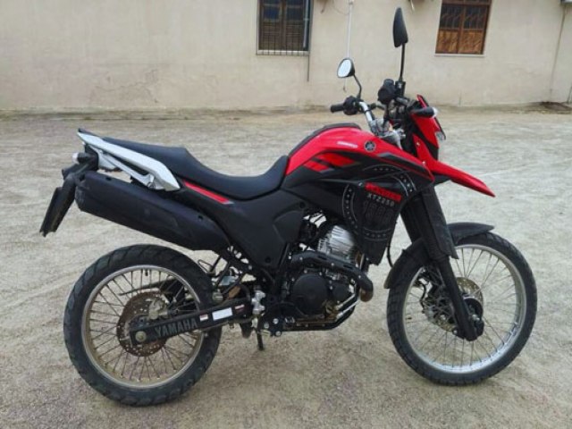 Moto com placa adulterada e restrio de furto ou roubo  apreendida pela Polcia Militar em Santaluz