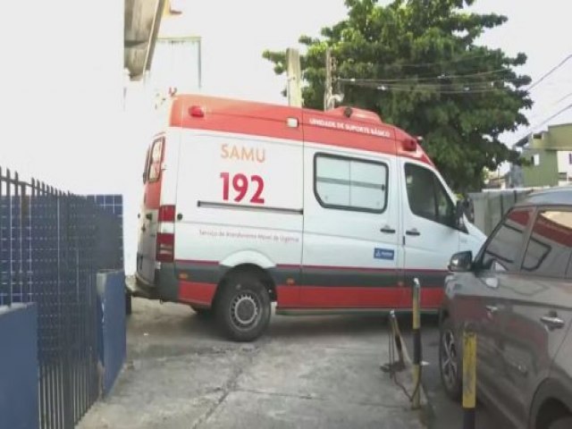 Ambulncia do Samu  roubada enquanto levava paciente  UPA, em Salvador