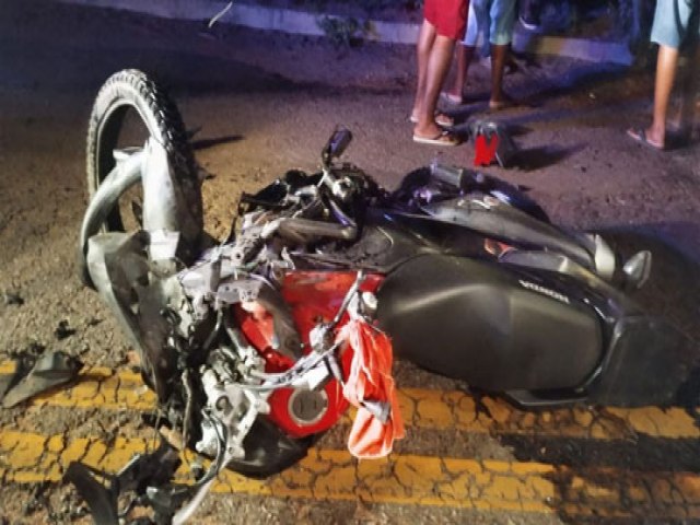 Coliso entre motocicletas deixa dois mortos e um ferido na BA-120, em Queimadas