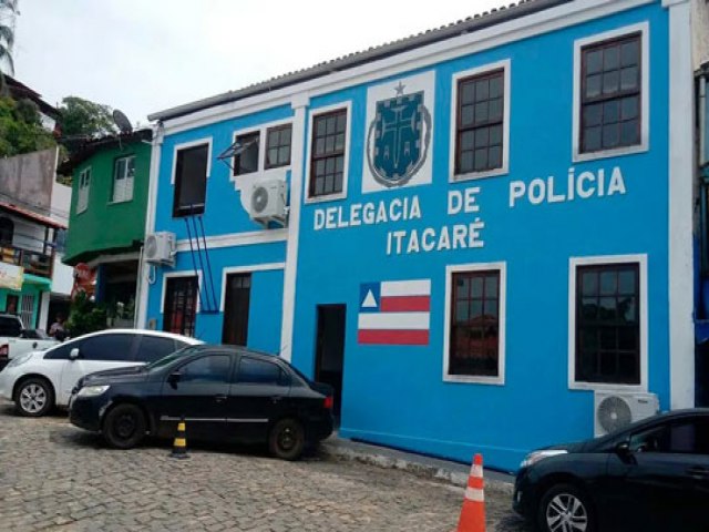 Mulher  presa suspeita de queimar partes do corpo da filha adolescente com colher quente no interior da Bahia