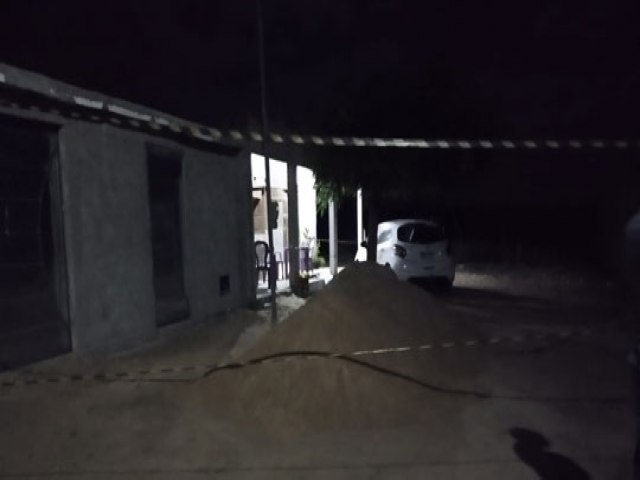 Homens so mortos a tiros enquanto bebiam em frente de casa na zona rural de Queimadas