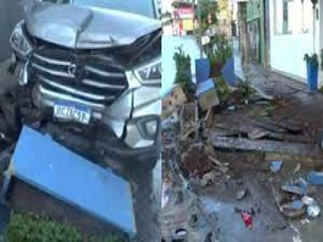 Motorista perde controle de carro e destri porta de restaurante no bairro do Rio Vermelho