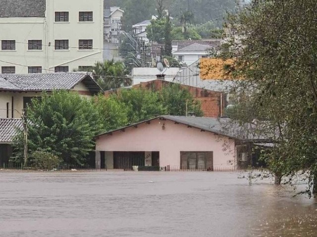 Chuva forte deixa, pelo menos, 10 mortos e pode provocar a maior tragdia do RS