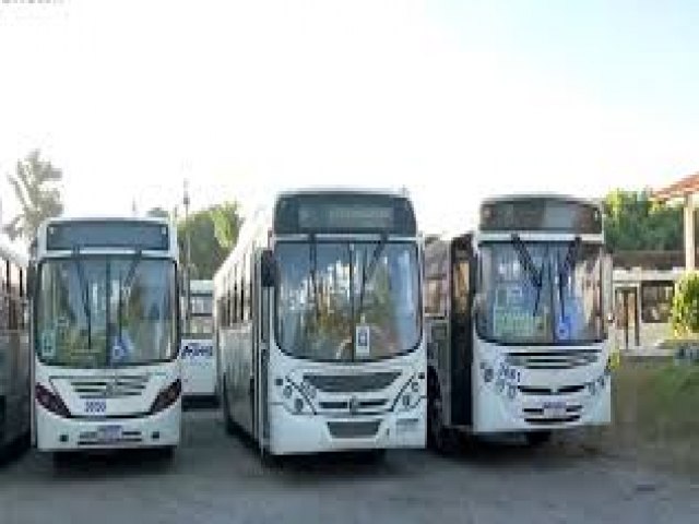 Salvador: Onze linhas de nibus metropolitanos esto suspensas nesta sexta (17)