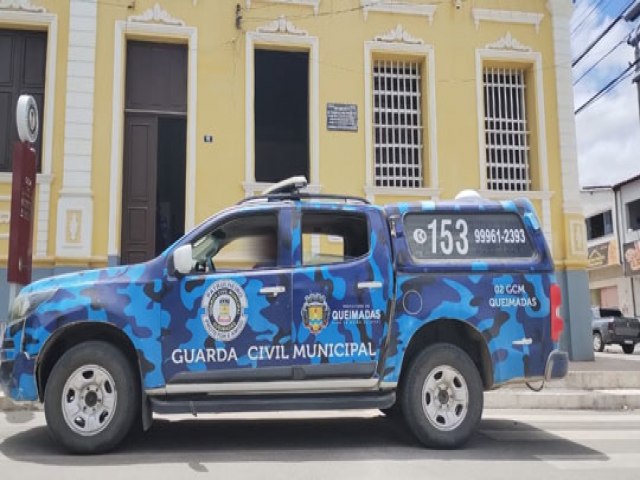 Homem  preso pela Guarda Municipal suspeito de abuso sexual contra gmeas de 16 anos em Queimadas