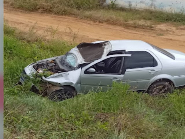 Jovem morre ao colidir moto com carro em Vrzea Nova