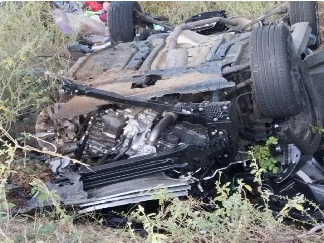 Quatro pessoas morrem aps acidente entre trs caminhes e um Fiat Toro na BR 116 Norte