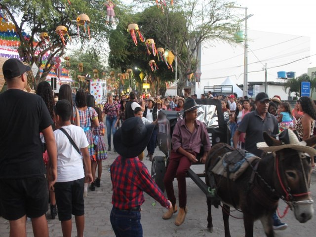 Capim Grosso: Desfile de Carroas mantm a tradio no Arrai do Capito 2024