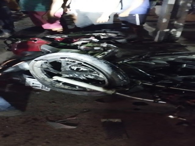 Video: em Jacobina, coliso entre duas motos deixa feridos no bairro da Catuaba