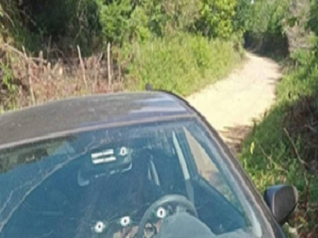 Corpo de homem com marcas de tiros  encontrado dentro de carro em Itinga