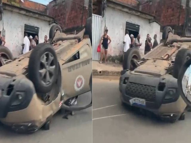 Viatura da PM capota durante ao policial na regio da Fazenda Grande I