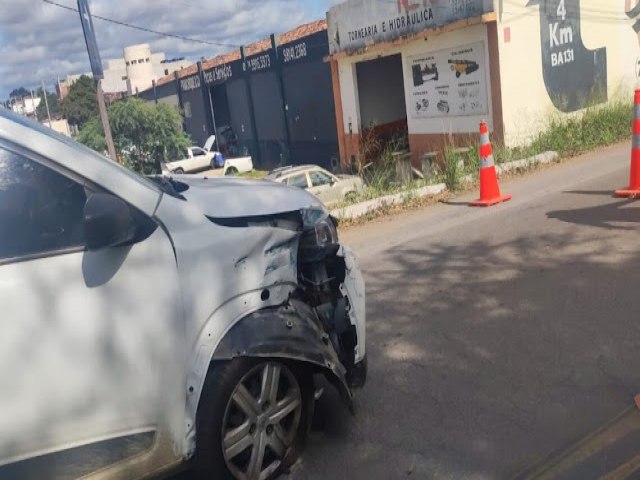 Coliso entre veculos na BR-324  registrado nesta quarta-feira (07), em Jacobina