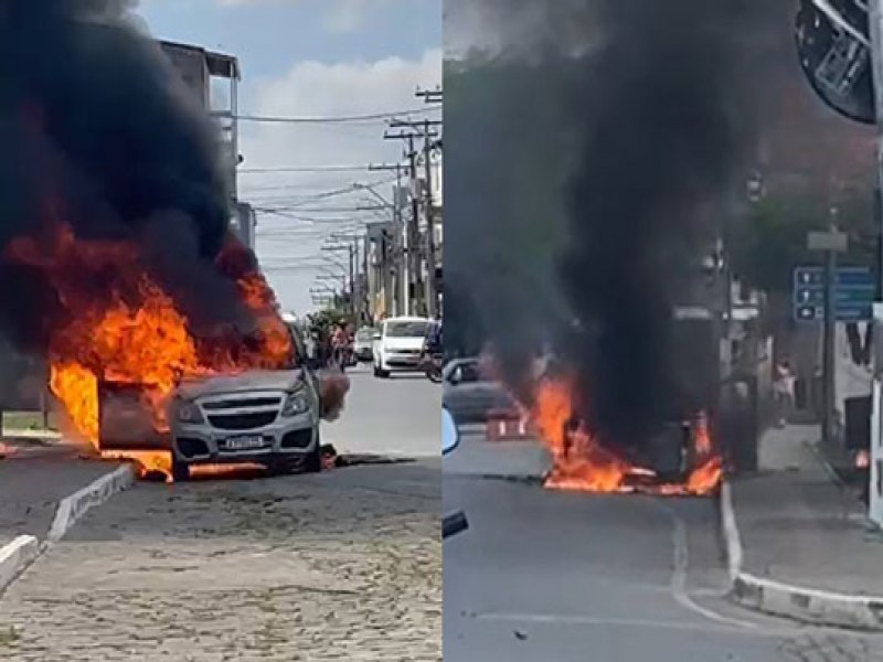 Carro  destrudo por fogo no centro de Araci