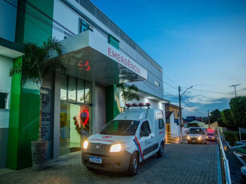 Jovem tem moto roubada e  baleado durante assalto em Queimadas