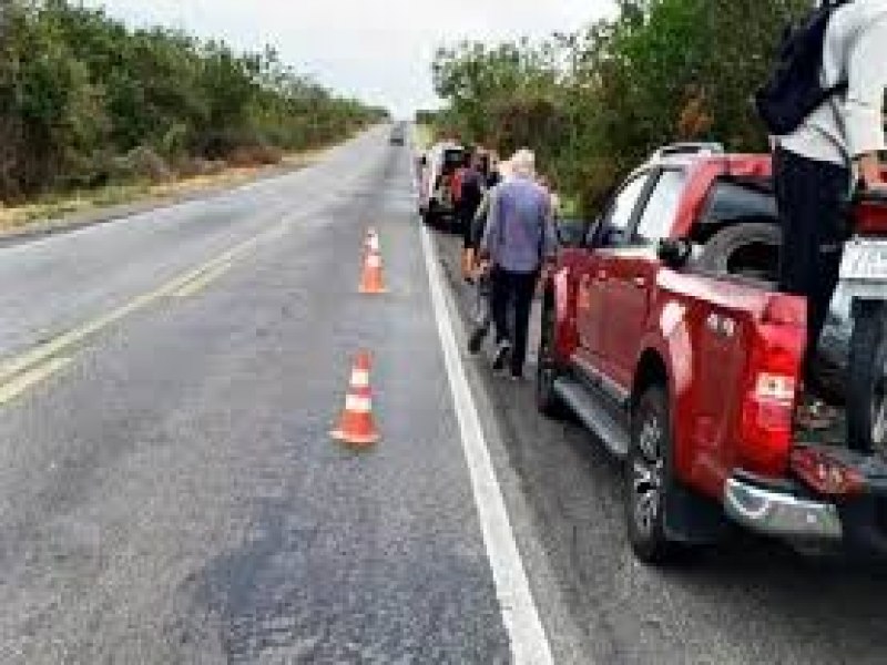 Homem e mulher ficam feridos em acidente de moto na BR 324 prximo  Vila Aparecida