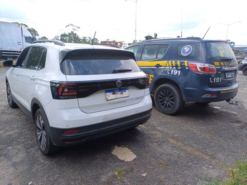 Homem troca terreno por carro roubado e  detido pela PRF em Simes Filho