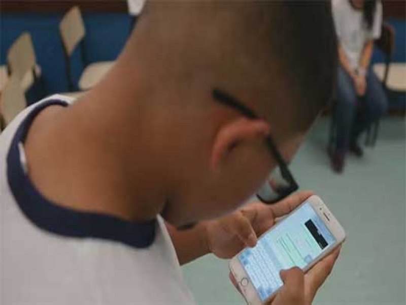 Comisso da Cmara aprova projeto que probe o uso de celular em escolas pblicas e privadas