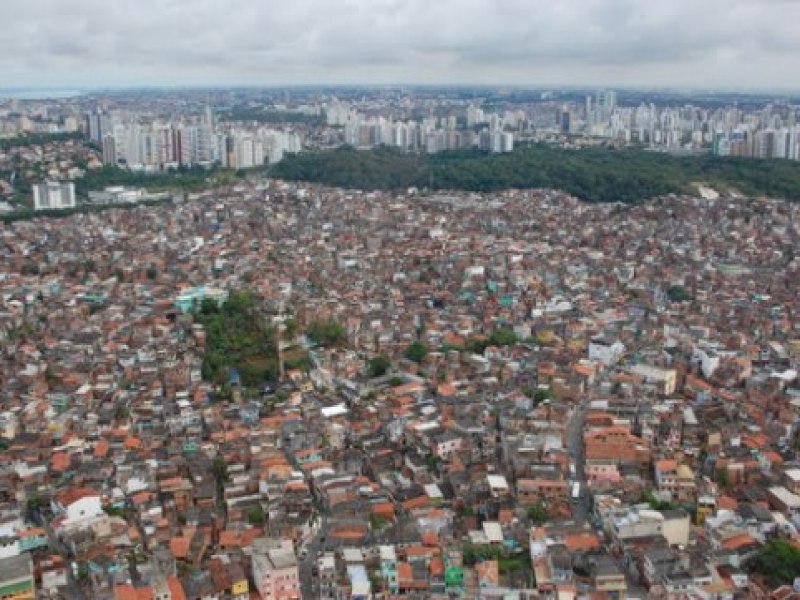 Salvador: Traficante faz famlia refm na Santa Cruz