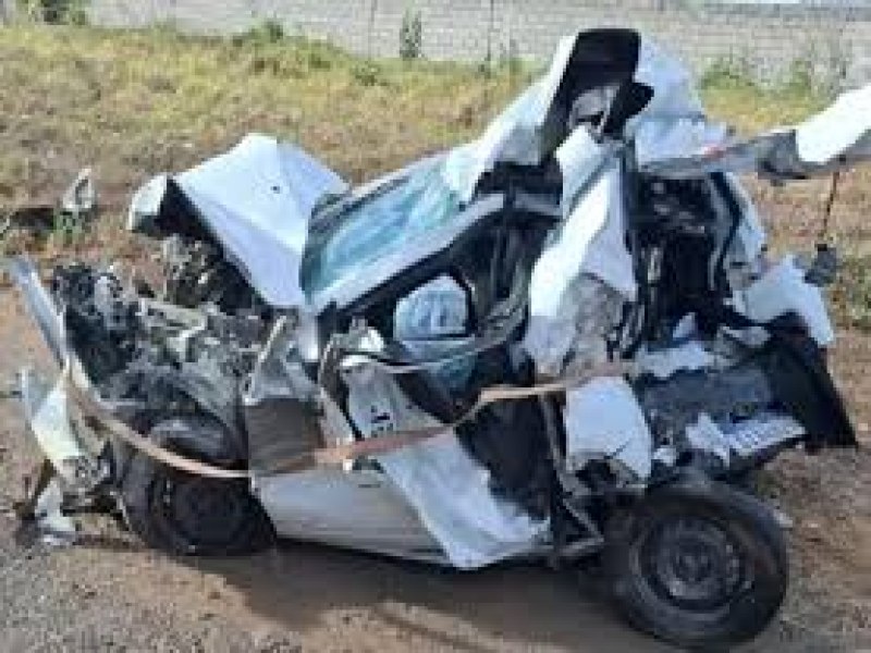 Acidente envolvendo 5 veculos deixa carro completamente destrudo na BR-324