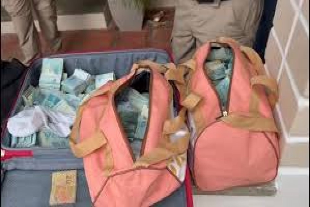 Fam�lia � presa suspeita de extorquir m�dico e movimentar R$ 90 milh�es