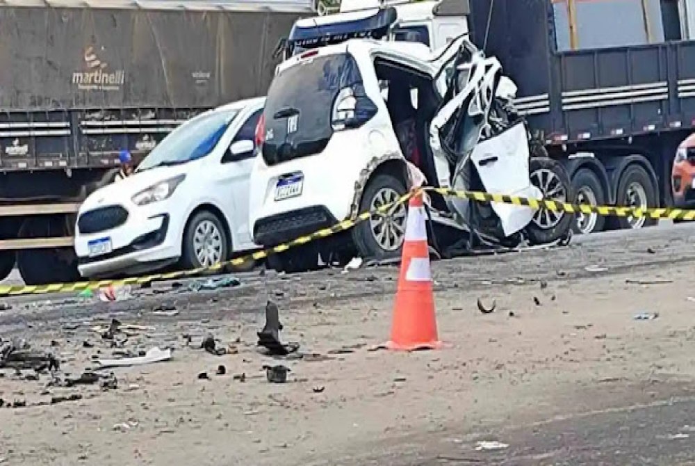 Acidente na BR-101 deixa uma mulher morta e tr�s feridos
