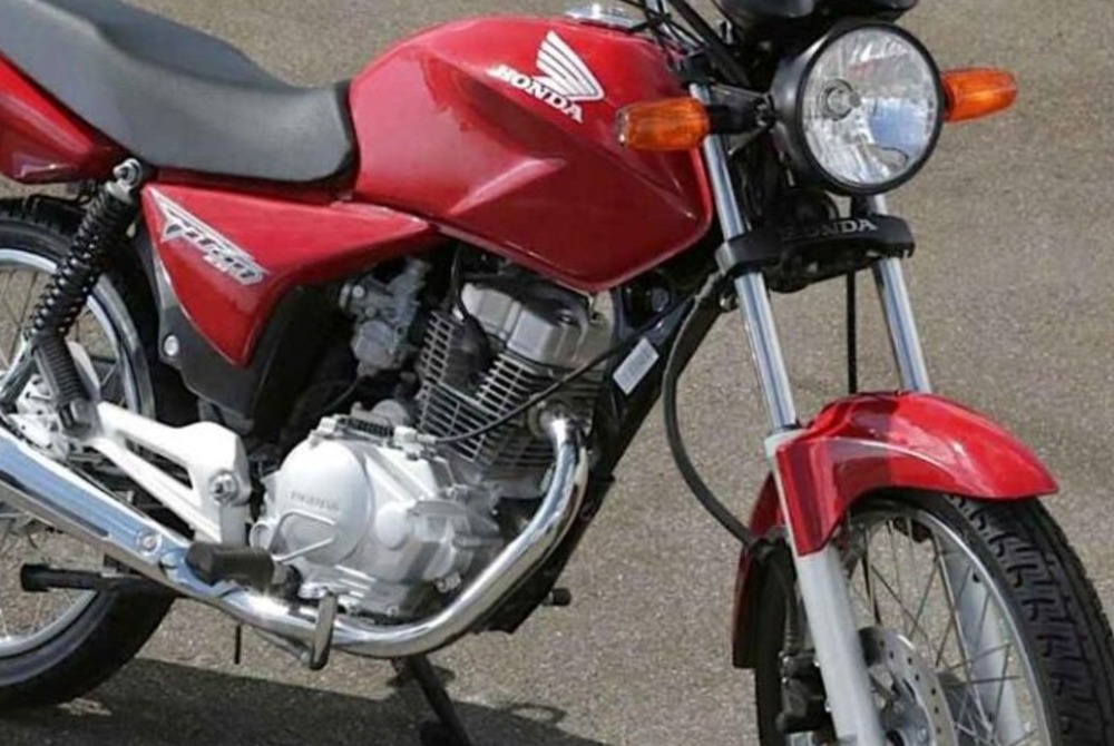 Suspeito entra em borracharia para consertar moto, deixa o ve�culo e furta outra motocicleta em Concei��o do Coit�