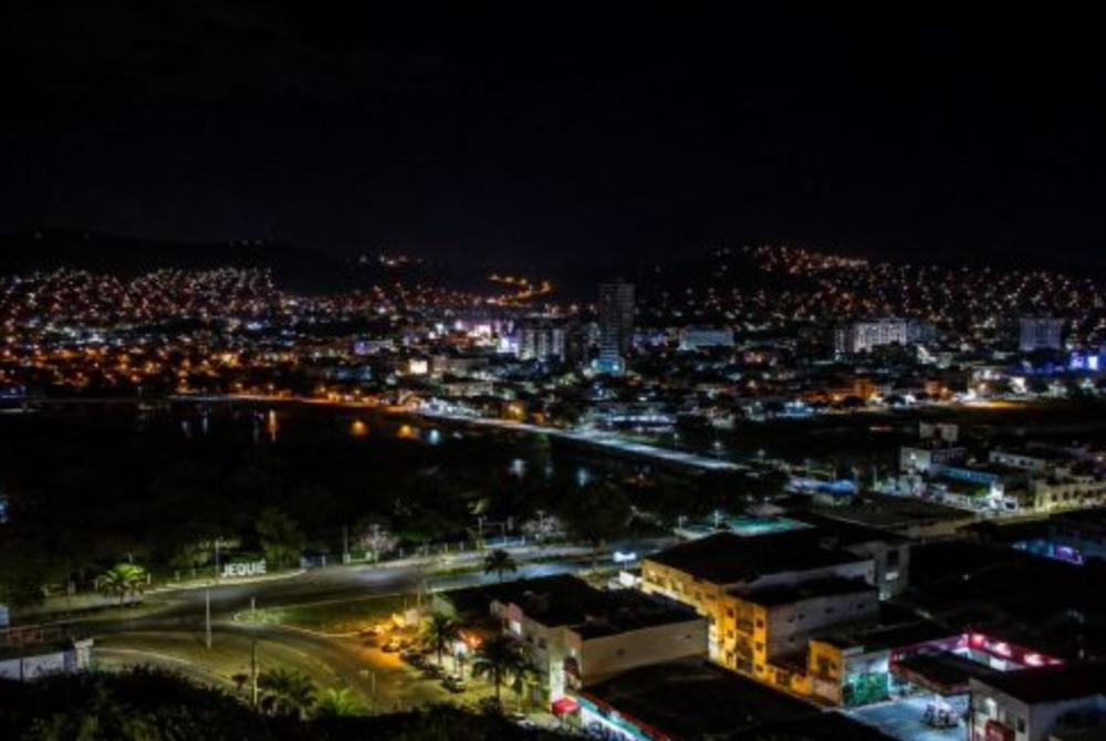 Mulher � baleada e namorado � executado no segundo homic�dio do dia em Jequi�