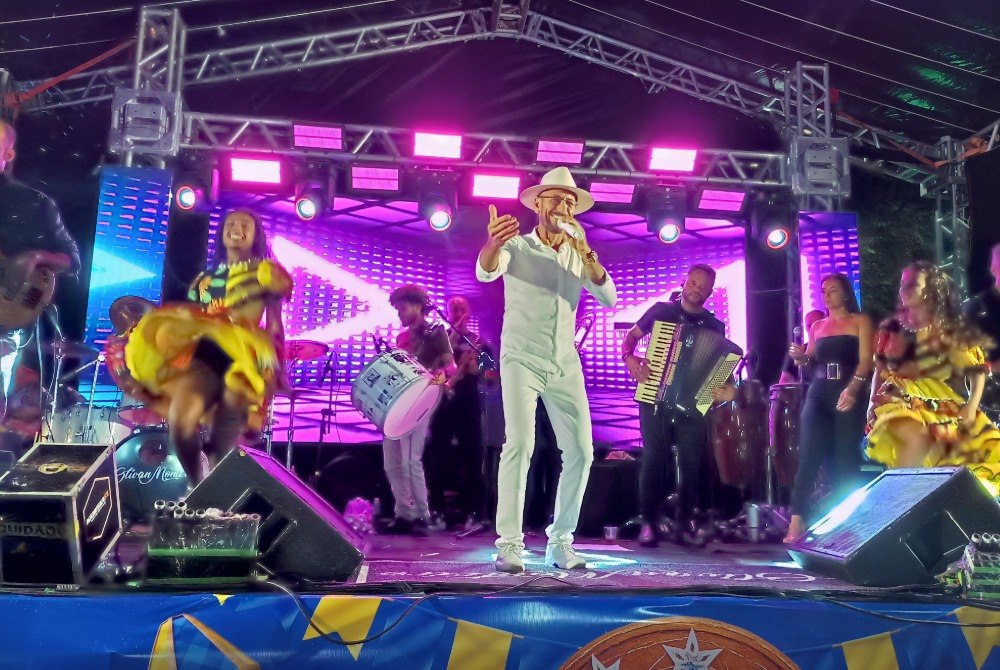 Capim Grosso: Anima��o e chuva marcaram o Arrai� da Cai�ara, confira fotos e v�deo