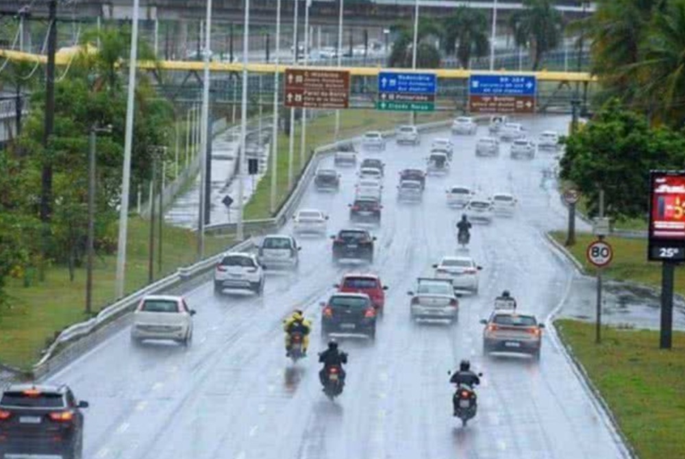 PERIGO POTENCIAL: Inmet coloca mais de 350 cidades da Bahia em alerta m�ximo para chuvas intensas