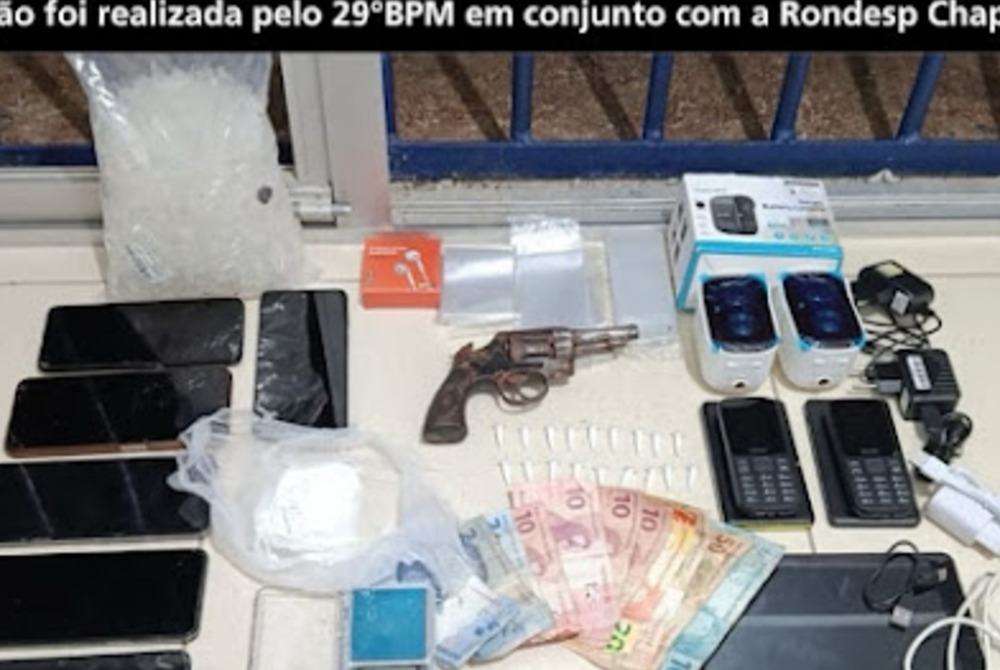 PMBA apreende drogas e arma de fogo em a��o conjunta com a Rondesp Chapada em JacobinaBA