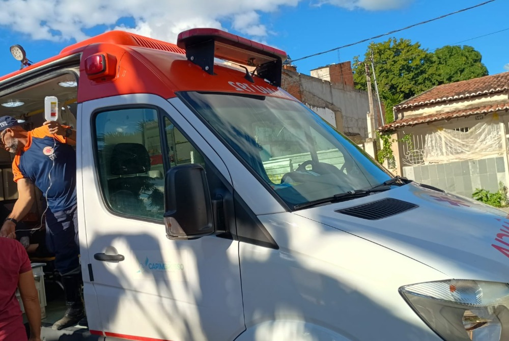 Capim Grosso: SAMU � acionada ap�s homem cair de telhado na Pra�a Oliveira