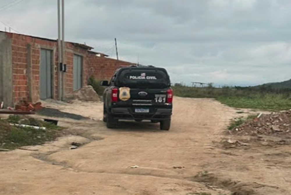R$ 1 milhão em cheques e promissórias e armas de fogo são apreendidas durante operação contra suspeitos de agiotagem R$ 1 milhão em cheques e promissórias e armas de fogo são apreendidas durante operação contra suspeitos de agiotagem