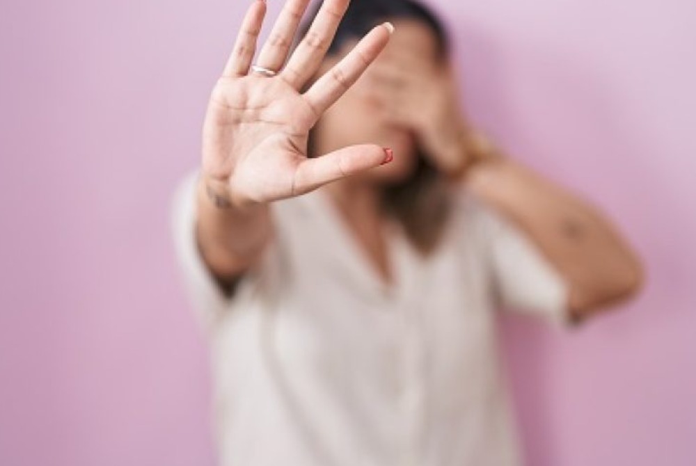 Ichu: homem invade casa da ex-companheira, exige rela��o sexual e, ap�s recusa, a agride com chutes e socos