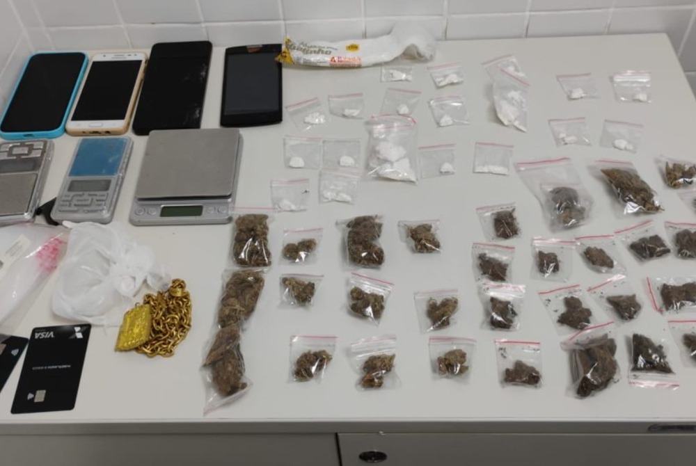 Feira de Santana: PM apreende Jeep carregado de drogas, celulares e balan�as ap�s suspeitos armados fugirem