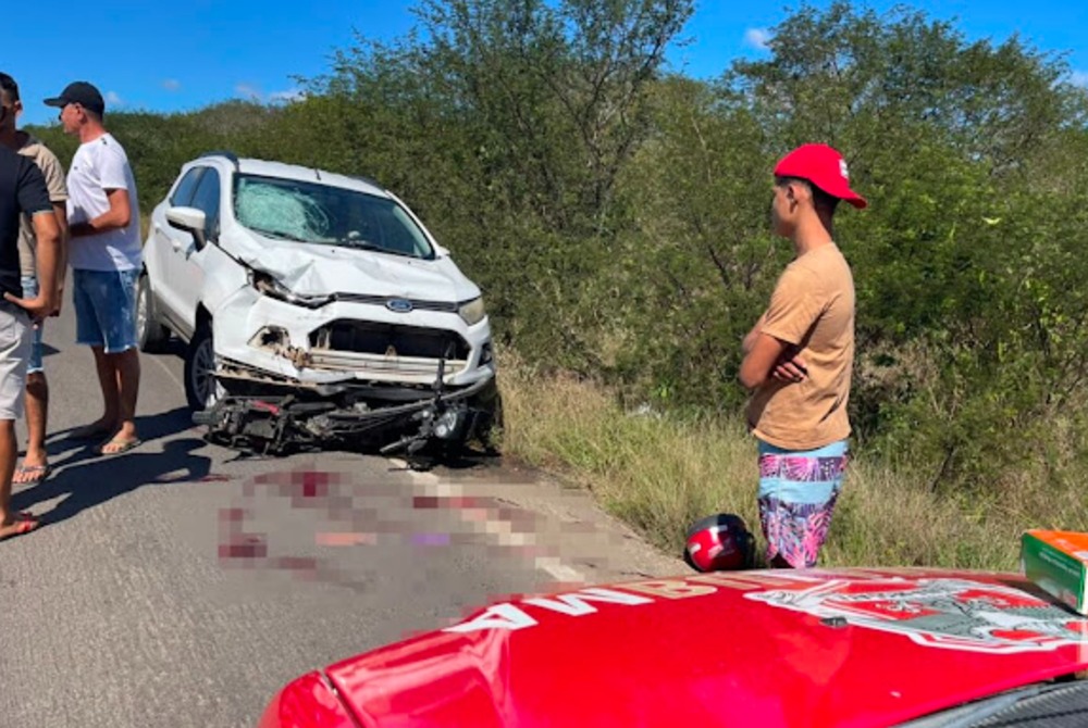 Jovem fica gravemente ferido em colis�o envolvendo motocicleta e carro na BA 409