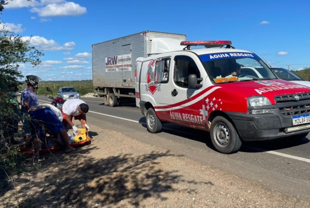 A caminho do local do acidente, irmão de adolescente gravemente ferido se envolve em nova colisão na BA-409 em Conceição do Coité A caminho do local do acidente, irmão de adolescente gravemente ferido se envolve em nova colisão na BA-409 em Conceição do Coité